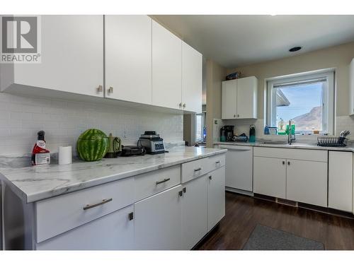 935 Dominion Street, Kamloops, BC - Indoor Photo Showing Kitchen