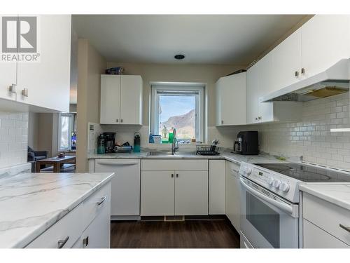 935 Dominion Street, Kamloops, BC - Indoor Photo Showing Kitchen