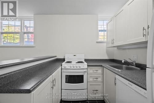 16 - 2676 Yonge Street, Toronto, ON - Indoor Photo Showing Kitchen