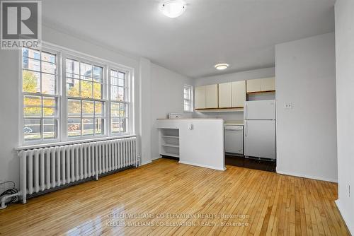 106 - 2676 Yonge Street, Toronto, ON - Indoor Photo Showing Kitchen