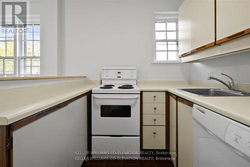 106 - 2676 Yonge Street, Toronto, ON - Indoor Photo Showing Kitchen