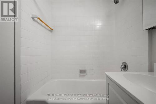 106 - 2676 Yonge Street, Toronto, ON - Indoor Photo Showing Bathroom