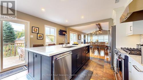 108 Liisa'S Lane, Blue Mountains (Blue Mountain Resort Area), ON - Indoor Photo Showing Kitchen With Upgraded Kitchen