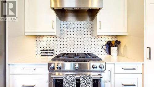 108 Liisa'S Lane, Blue Mountains (Blue Mountain Resort Area), ON - Indoor Photo Showing Kitchen With Upgraded Kitchen