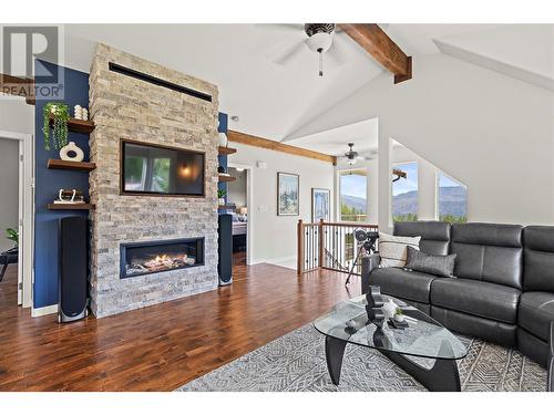 2672 Mckenzie Road, Sorrento, BC - Indoor Photo Showing Living Room With Fireplace