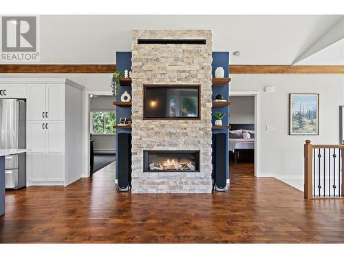 2672 Mckenzie Road, Sorrento, BC - Indoor Photo Showing Living Room With Fireplace