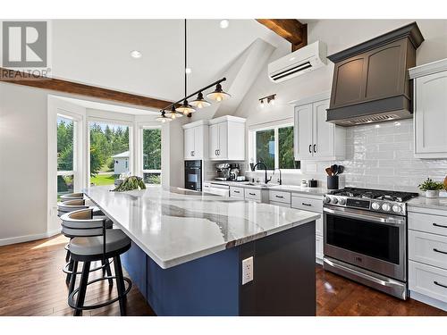 2672 Mckenzie Road, Sorrento, BC - Indoor Photo Showing Kitchen With Upgraded Kitchen