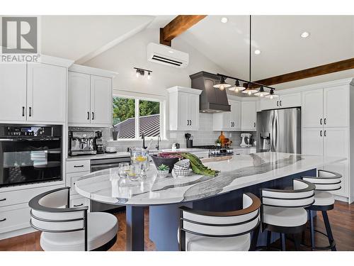 2672 Mckenzie Road, Sorrento, BC - Indoor Photo Showing Kitchen With Upgraded Kitchen