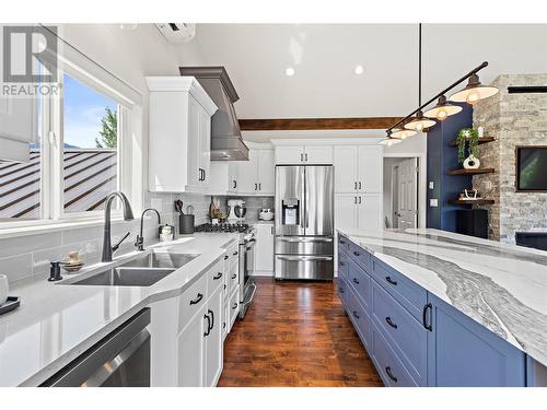 2672 Mckenzie Road, Sorrento, BC - Indoor Photo Showing Kitchen With Double Sink With Upgraded Kitchen