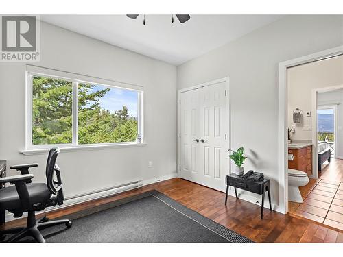 2672 Mckenzie Road, Sorrento, BC - Indoor Photo Showing Office