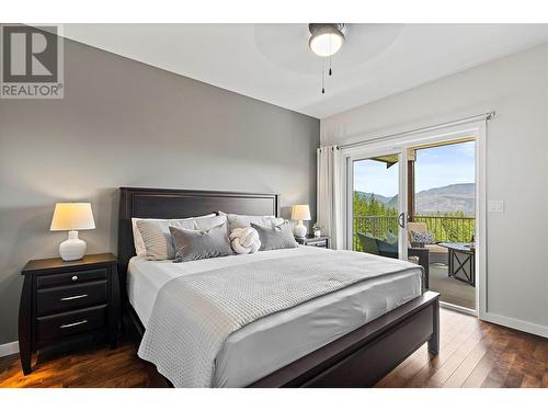 2672 Mckenzie Road, Sorrento, BC - Indoor Photo Showing Bedroom