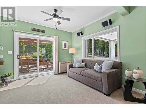 2672 Mckenzie Road, Sorrento, BC - Indoor Photo Showing Living Room