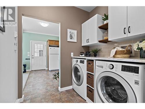 2672 Mckenzie Road, Sorrento, BC - Indoor Photo Showing Laundry Room