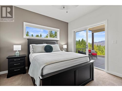 2672 Mckenzie Road, Sorrento, BC - Indoor Photo Showing Bedroom