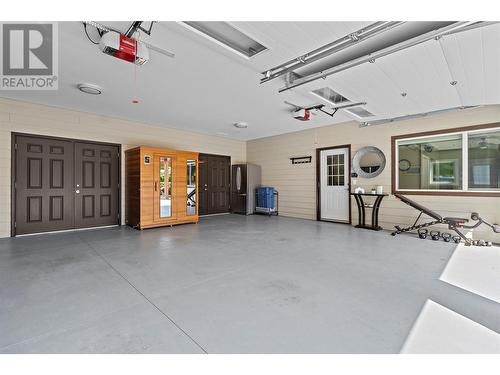 2672 Mckenzie Road, Sorrento, BC - Indoor Photo Showing Garage