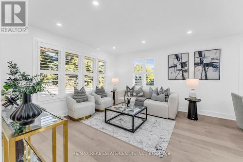 35 Munford Crescent, Toronto, ON - Indoor Photo Showing Living Room