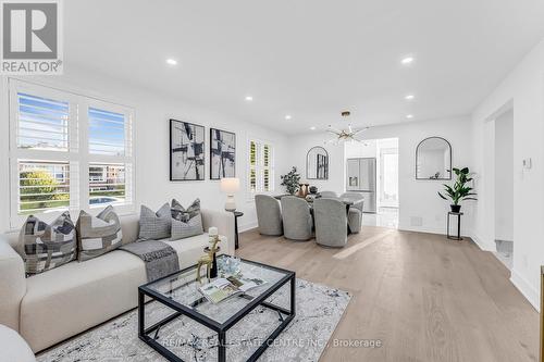 35 Munford Crescent, Toronto, ON - Indoor Photo Showing Living Room