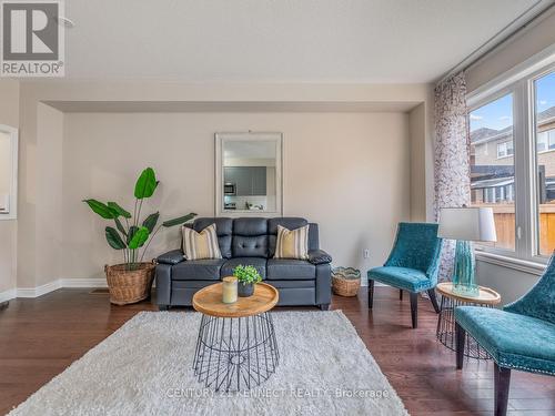 49 Finegan Circle, Brampton, ON - Indoor Photo Showing Living Room