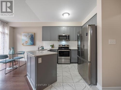 49 Finegan Circle, Brampton, ON - Indoor Photo Showing Kitchen