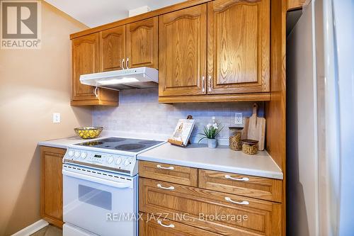 903 Hutchison Avenue, Whitby (Downtown Whitby), ON - Indoor Photo Showing Kitchen