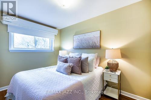 903 Hutchison Avenue, Whitby (Downtown Whitby), ON - Indoor Photo Showing Bedroom