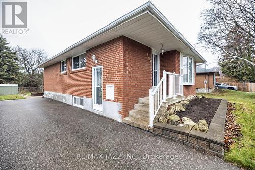 903 Hutchison Avenue, Whitby (Downtown Whitby), ON - Outdoor With Exterior