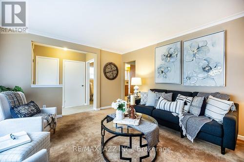 903 Hutchison Avenue, Whitby (Downtown Whitby), ON - Indoor Photo Showing Living Room