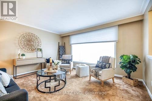 903 Hutchison Avenue, Whitby (Downtown Whitby), ON - Indoor Photo Showing Living Room