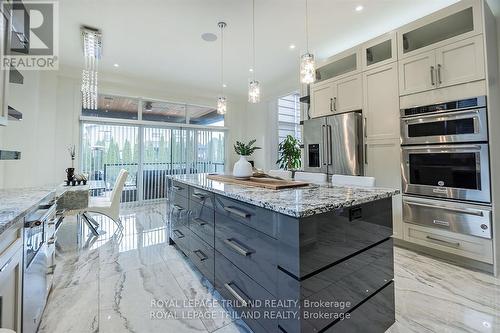 6584 French Avenue, London, ON - Indoor Photo Showing Kitchen With Upgraded Kitchen