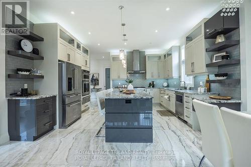 6584 French Avenue, London, ON - Indoor Photo Showing Kitchen With Upgraded Kitchen