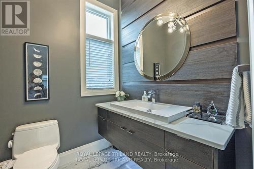 6584 French Avenue, London, ON - Indoor Photo Showing Bathroom