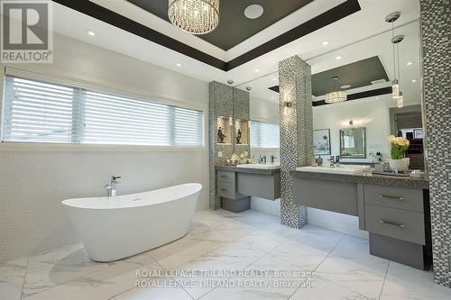 6584 French Avenue, London, ON - Indoor Photo Showing Bathroom