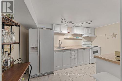 887 Notre Dame Street, Russell, ON - Indoor Photo Showing Kitchen