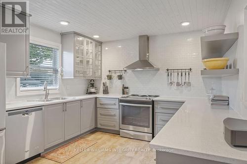 887 Notre Dame Street, Russell, ON - Indoor Photo Showing Kitchen With Stainless Steel Kitchen With Upgraded Kitchen