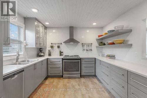 887 Notre Dame Street, Russell, ON - Indoor Photo Showing Kitchen With Double Sink With Upgraded Kitchen