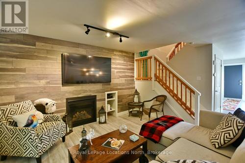 592 Oxbow Crescent, Collingwood, ON - Indoor Photo Showing Living Room With Fireplace