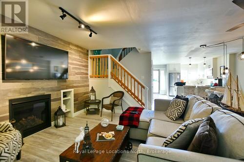 592 Oxbow Crescent, Collingwood, ON - Indoor Photo Showing Living Room With Fireplace