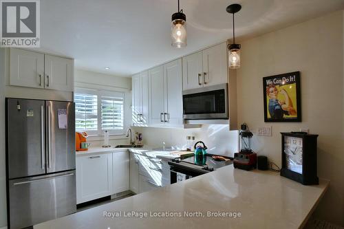 592 Oxbow Crescent, Collingwood, ON - Indoor Photo Showing Kitchen