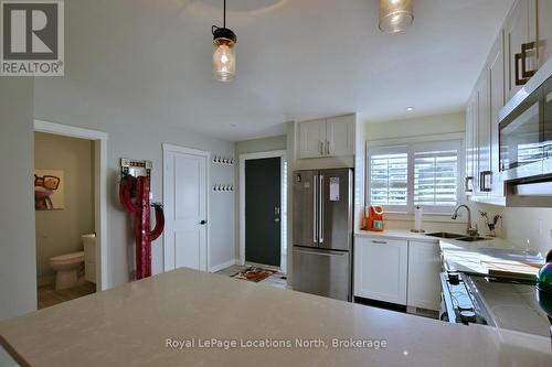 592 Oxbow Crescent, Collingwood, ON - Indoor Photo Showing Kitchen With Double Sink