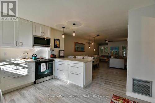 592 Oxbow Crescent, Collingwood, ON - Indoor Photo Showing Kitchen