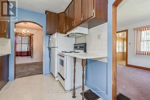 19 Peel Street W, Mapleton (Alma), ON - Indoor Photo Showing Kitchen