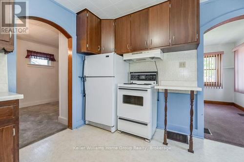 19 Peel Street W, Mapleton (Alma), ON - Indoor Photo Showing Kitchen