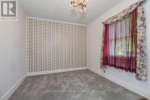 19 Peel Street W, Mapleton (Alma), ON - Indoor Photo Showing Other Room