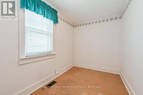 19 Peel Street W, Mapleton (Alma), ON - Indoor Photo Showing Other Room