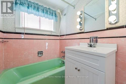 19 Peel Street W, Mapleton (Alma), ON - Indoor Photo Showing Bathroom