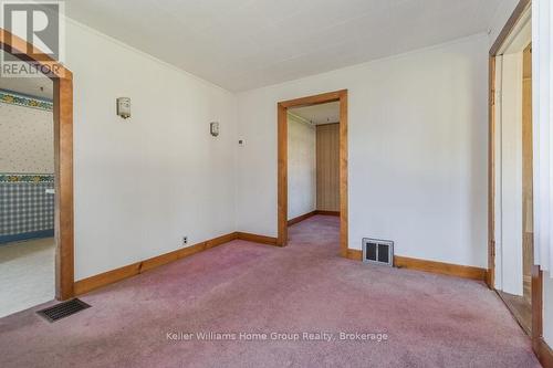 19 Peel Street W, Mapleton (Alma), ON - Indoor Photo Showing Other Room