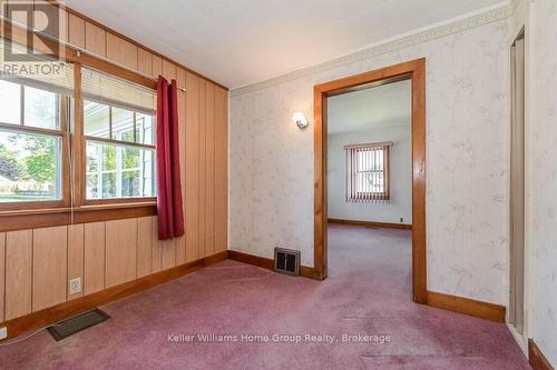 19 Peel Street W, Mapleton (Alma), ON - Indoor Photo Showing Other Room