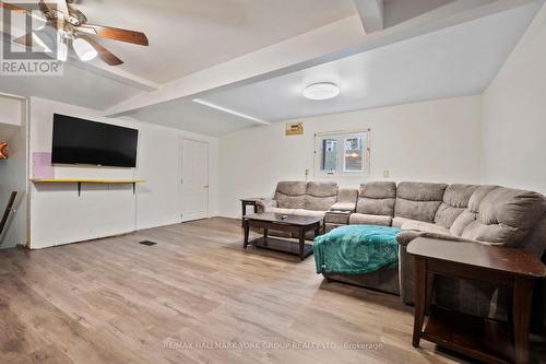 778 Sheppard Avenue, Georgina, ON - Indoor Photo Showing Living Room