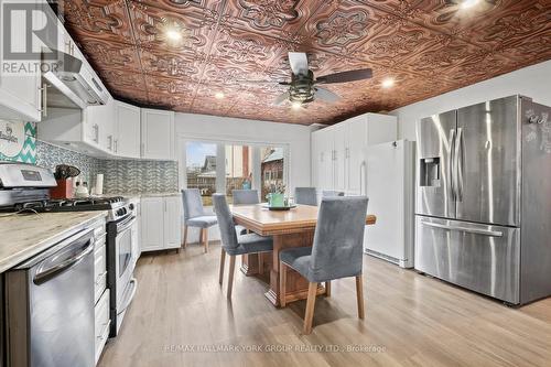 778 Sheppard Avenue, Georgina, ON - Indoor Photo Showing Kitchen With Upgraded Kitchen