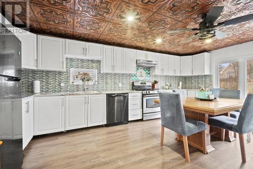 778 Sheppard Avenue, Georgina, ON - Indoor Photo Showing Kitchen With Upgraded Kitchen